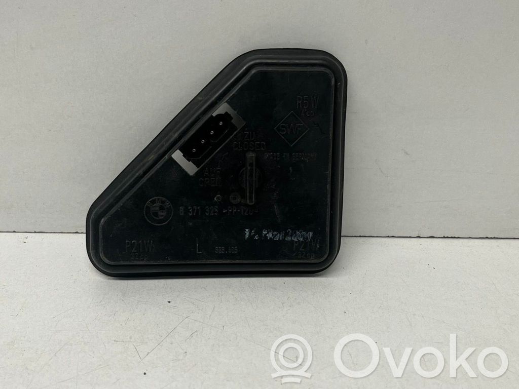 BMW 5 E39 Aizmugures spuldzes vāka turētājs 