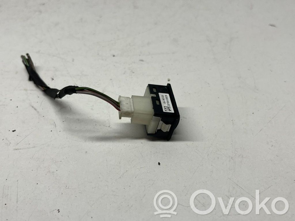BMW 5 F10 F11 Tailgate opening switch 
