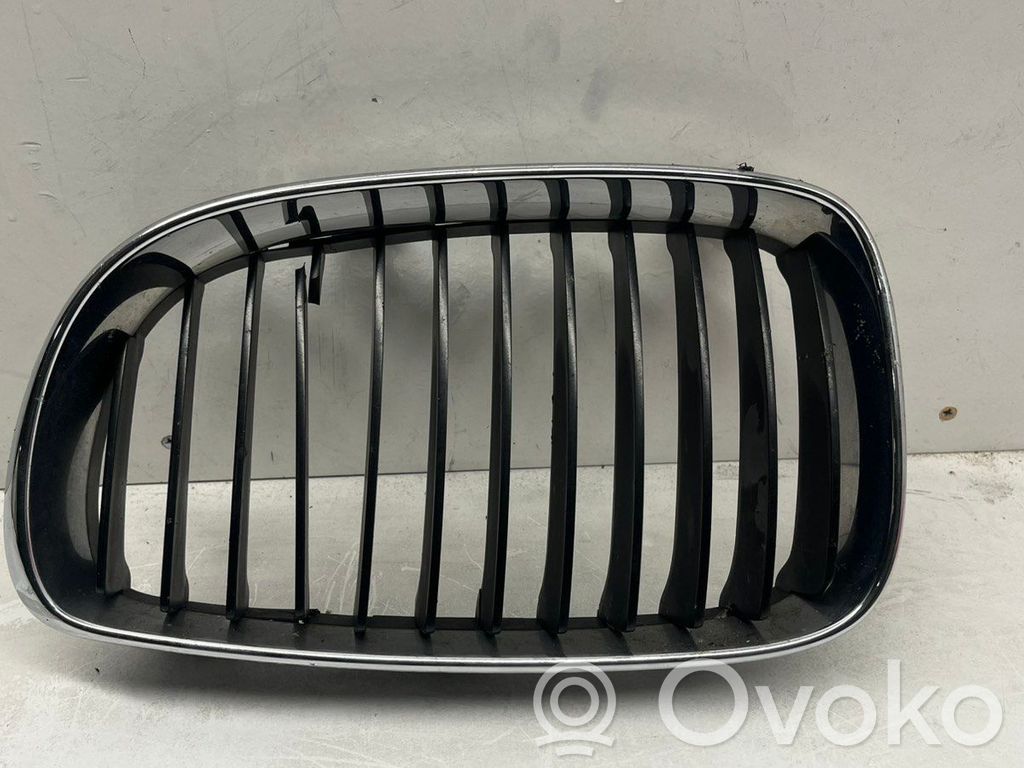 BMW 1 E81 E87 Front bumper upper radiator grill 