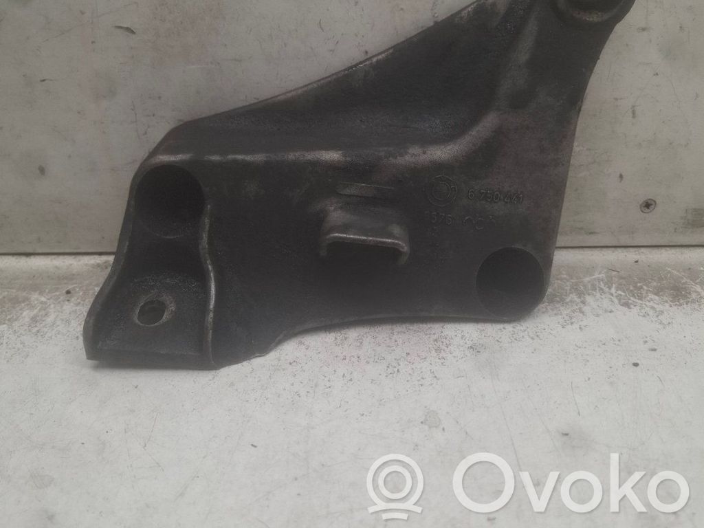 BMW 5 E39 Engine mounting bracket 