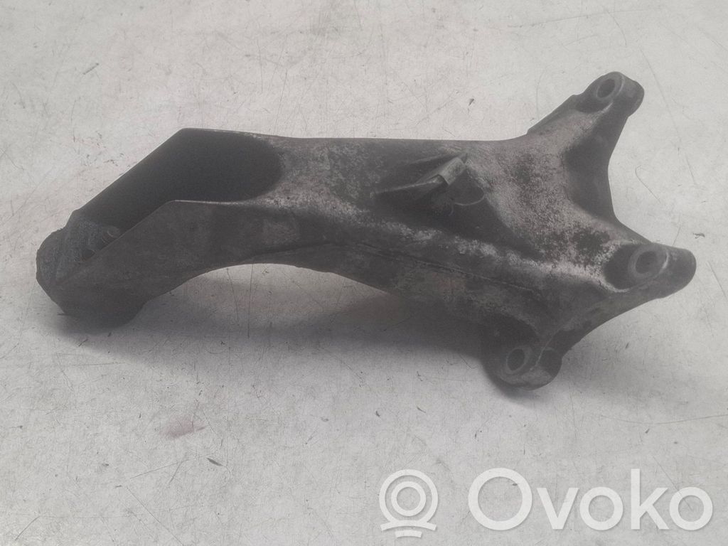 BMW 3 E36 Engine mounting bracket 