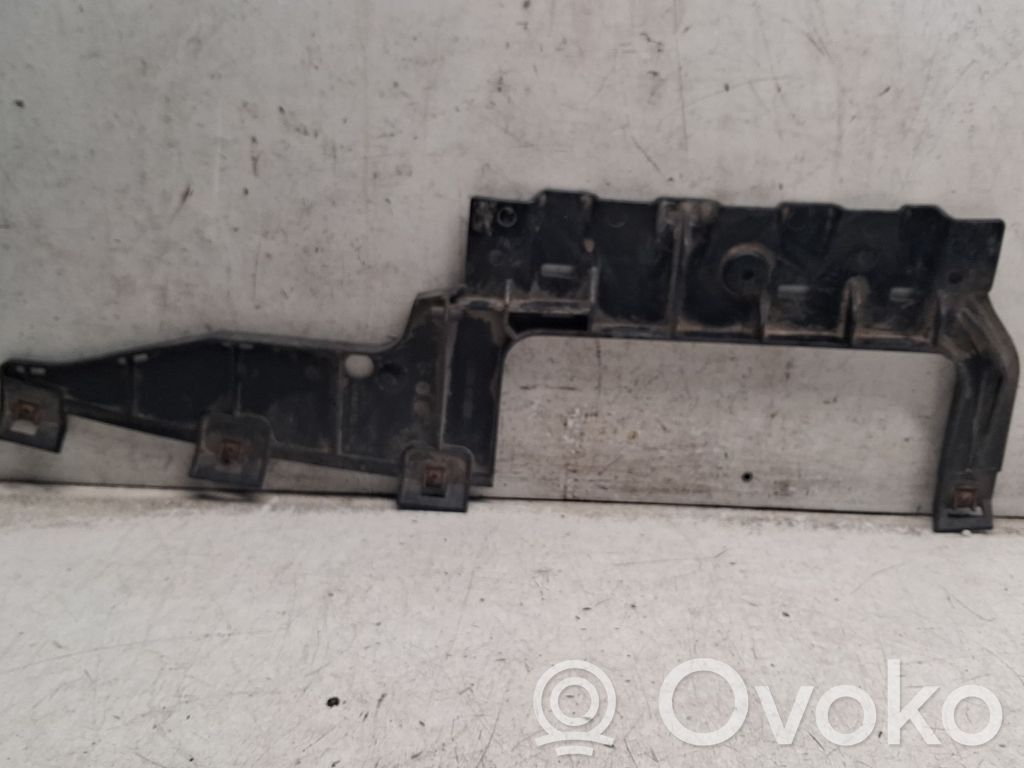 BMW 3 E90 E91 Galinis laikiklis bamperio 