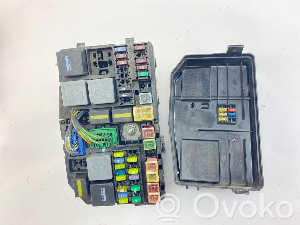 Ford Mondeo Mk III Skrzynka bezpieczników / Komplet 