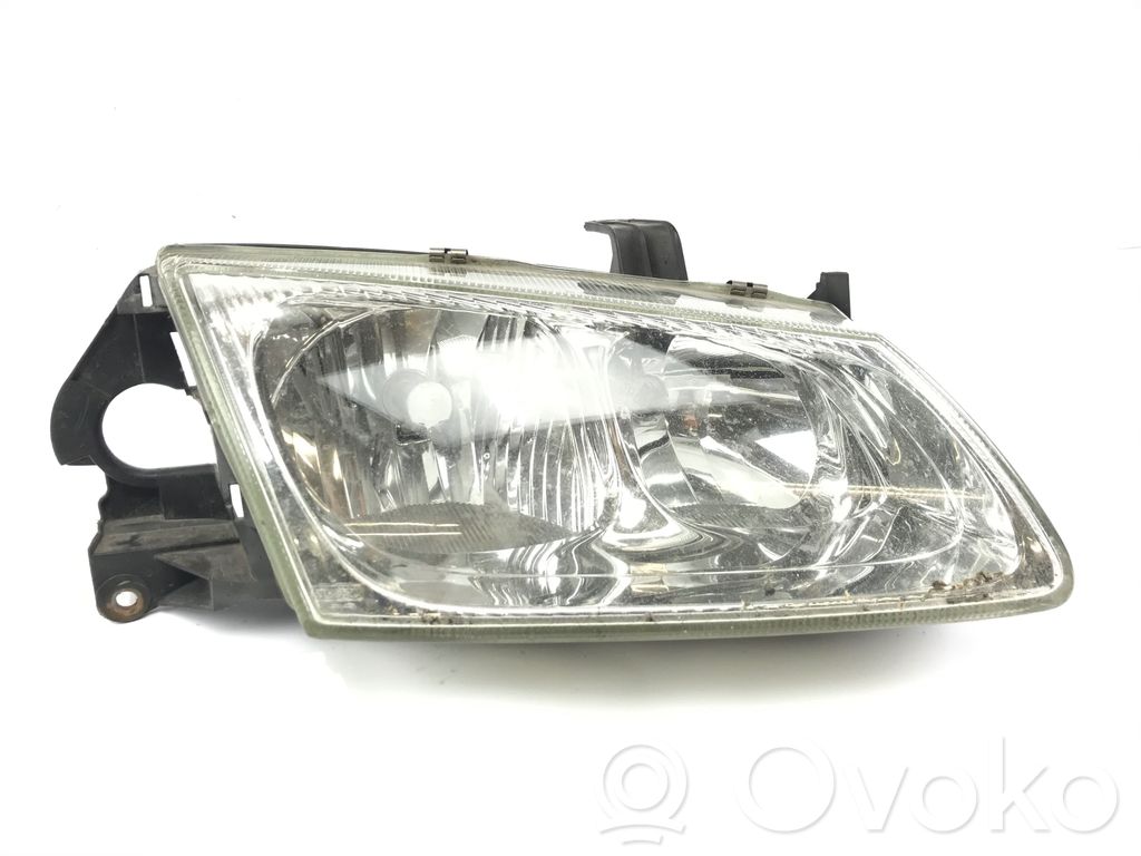 Nissan Almera N16 Faro/fanale 
