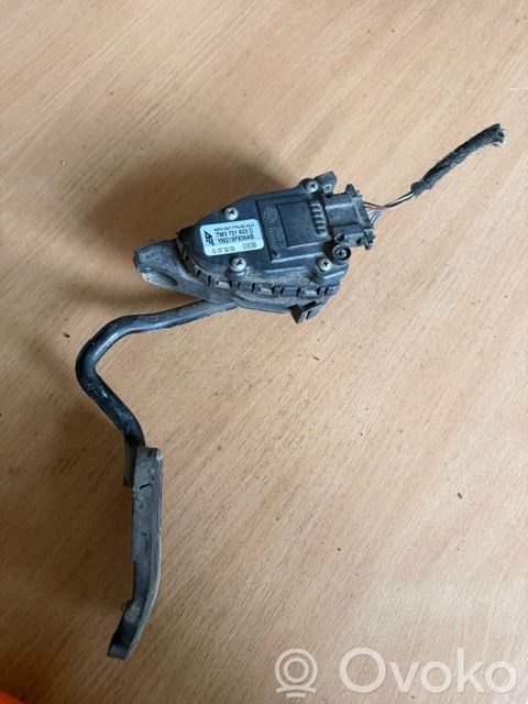 Akceleratoriaus pedalas   7M3721603D