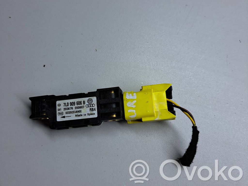 Volkswagen Touareg I Airbag deployment crash/impact sensor 