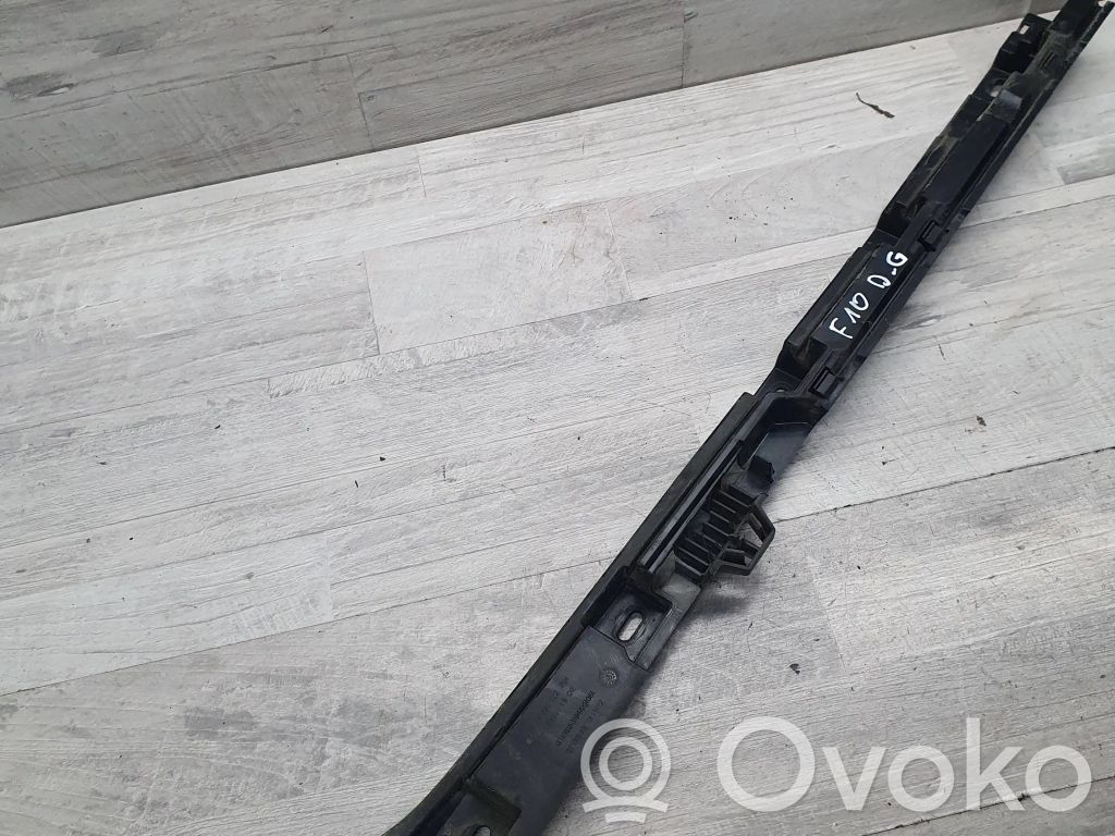 BMW 5 F10 F11 Ślizg listwy progowej 