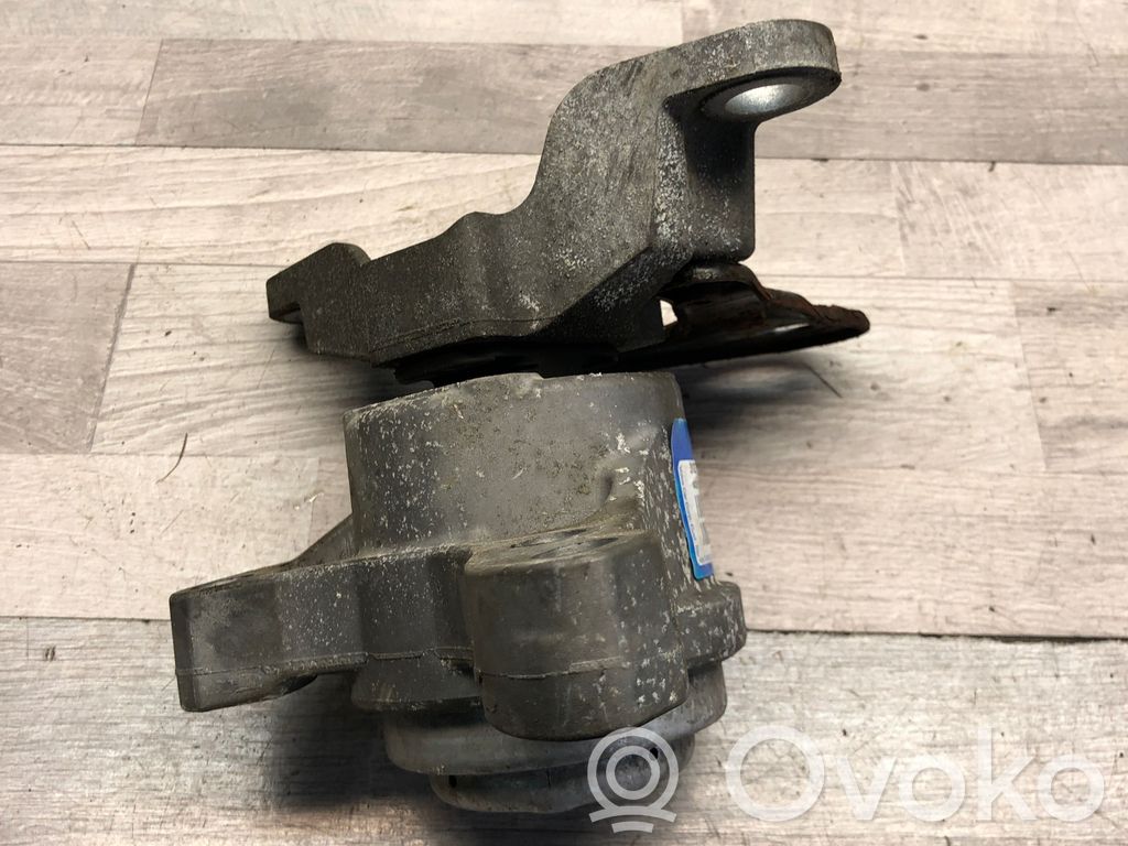 Volvo V60 Engine mount bracket 
