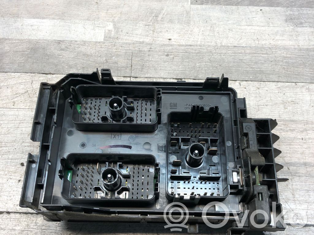 Opel Astra K Saugiklių blokas 