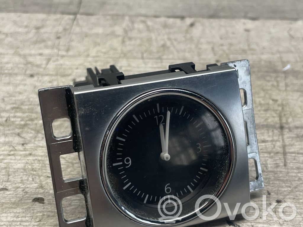 Volkswagen PASSAT B7 Часы 
