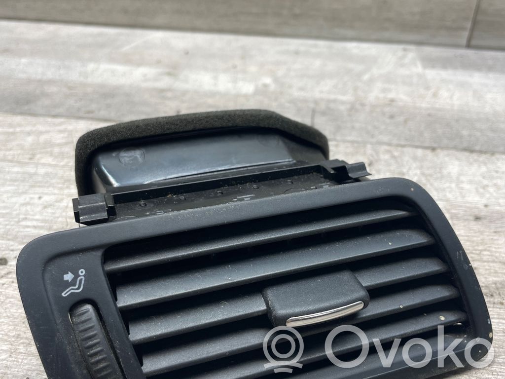 Volkswagen PASSAT B6 Grilă ventilație/ramă laterală bord 