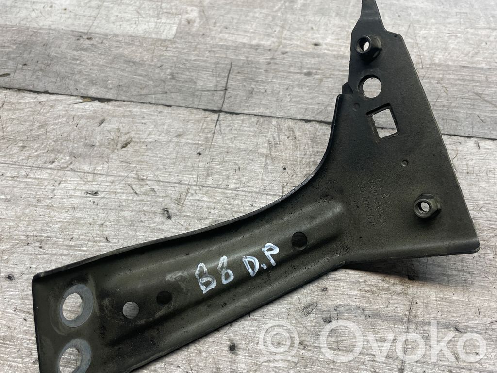 Volkswagen PASSAT B8 Support de montage d'aile 