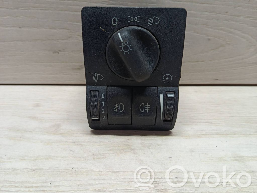 Opel Zafira A Interruptor de luz 