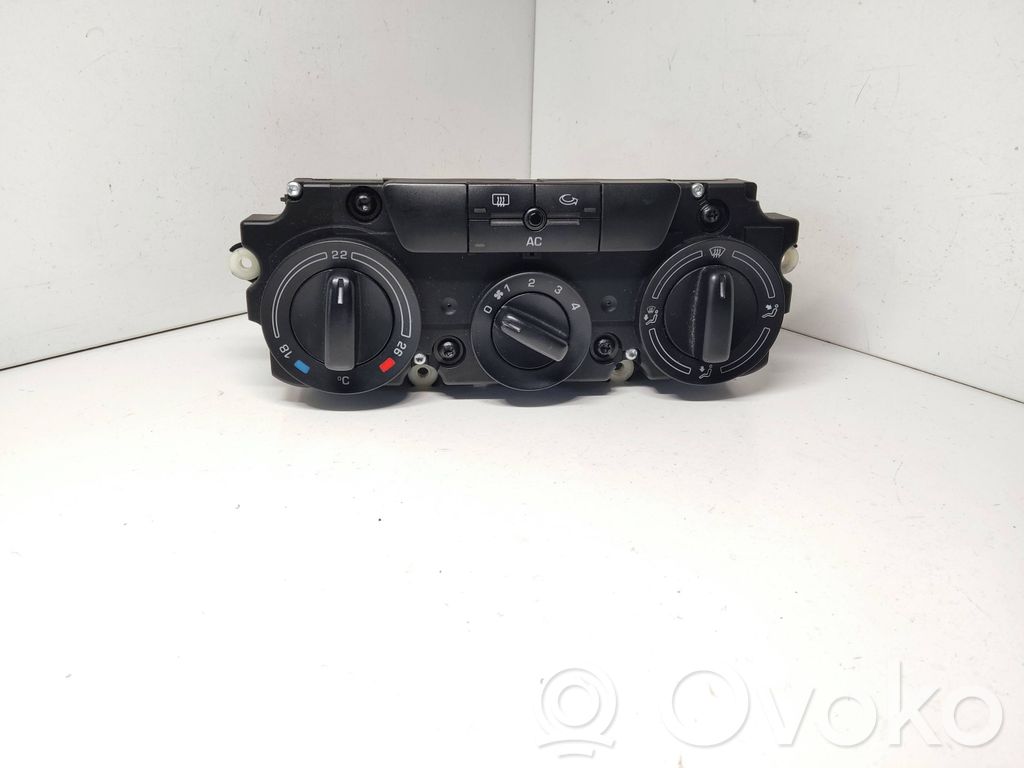 Panel klimatyzacji   74358120,200407V,05S19AA1