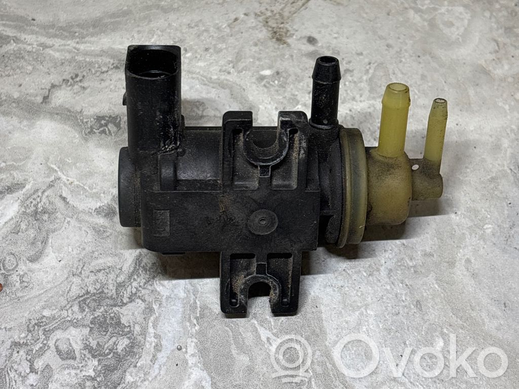 Volkswagen PASSAT B7 Turbo system vacuum part 