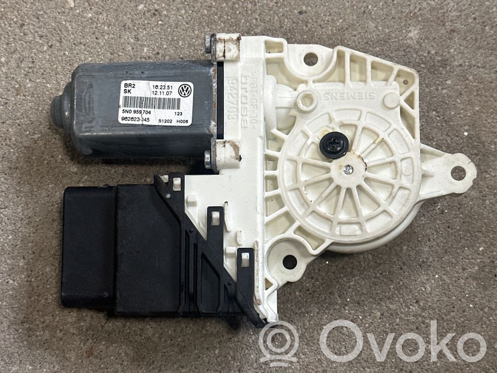 Volkswagen Tiguan Motor macara geam ușă spate 