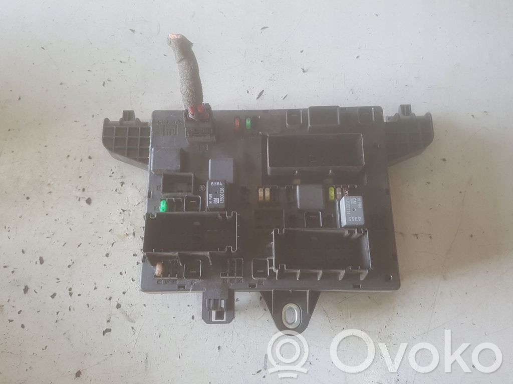 Opel Astra J Módulo de fusible 