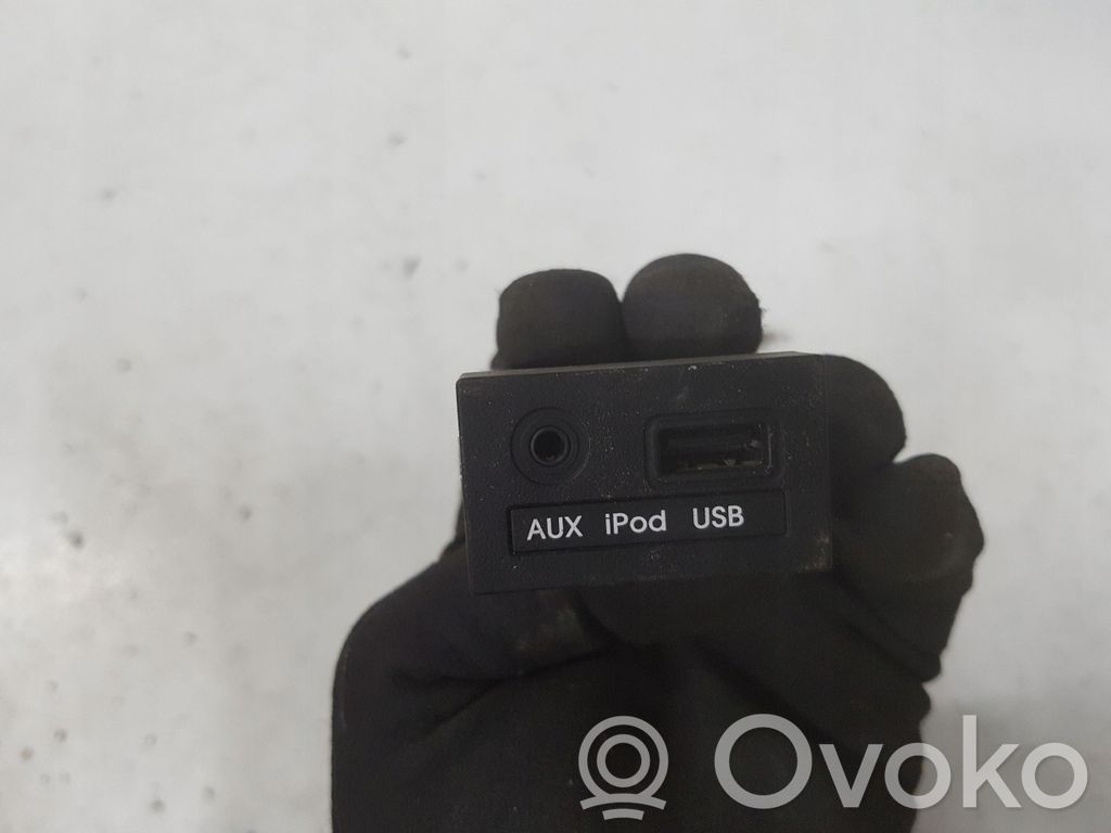 KIA Venga USB-pistokeliitin 