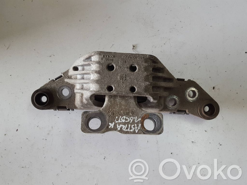 Opel Astra K Engine mount bracket 