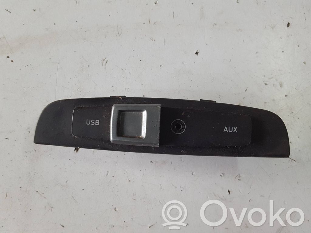 Seat Leon (1P) Enchufe conector entrada auxiliar 
