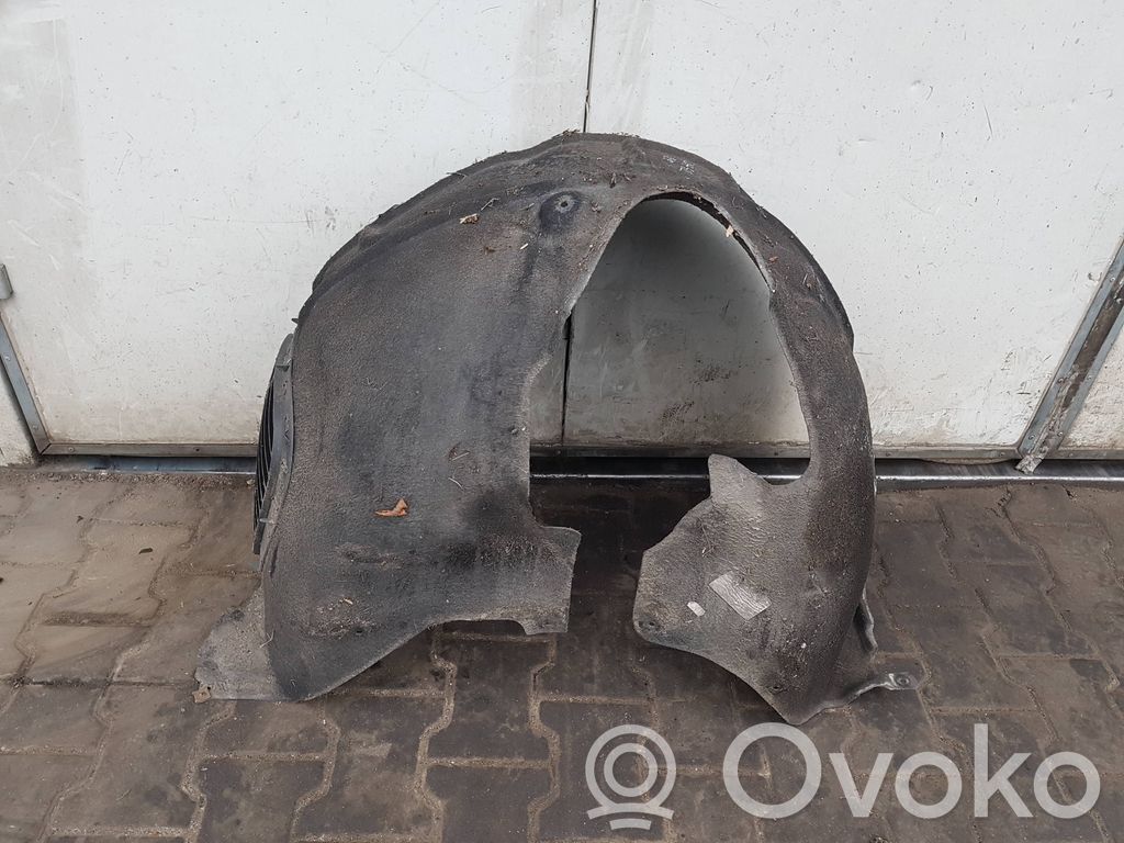 Front wheel arch liner splash guards