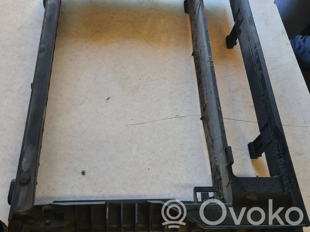 BMW 5 E60 E61 Radiatorių panelė 