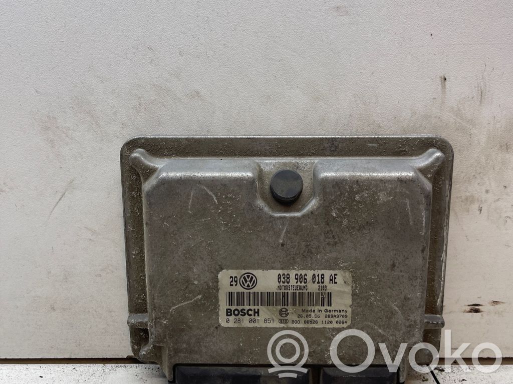 Volkswagen PASSAT B7 Engine control unit/module 