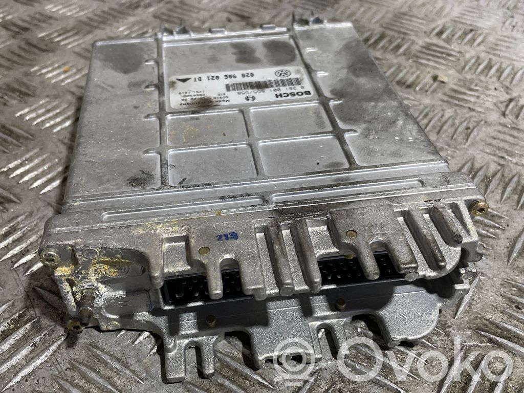 Volkswagen PASSAT B5 Engine control unit/module 