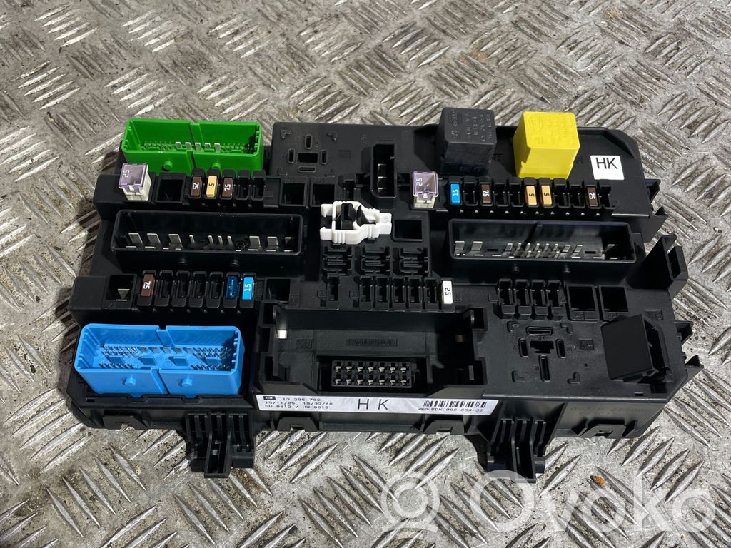 Opel Astra H Fuse module 