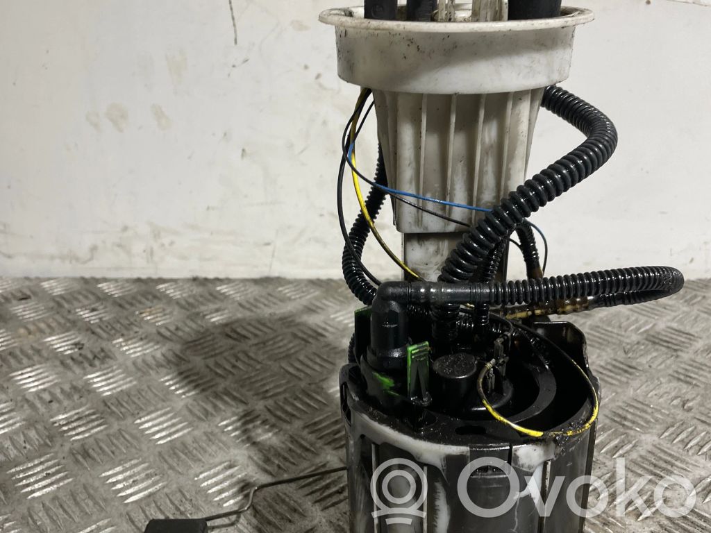 Audi A4 S4 B7 8E 8H Bomba interna de combustible 