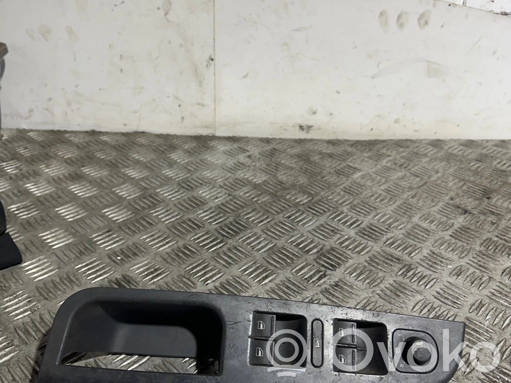 Volkswagen Golf V Front door window switch trim 