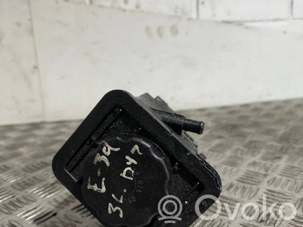 BMW 5 E39 Vairo stiprintuvo siurblys 