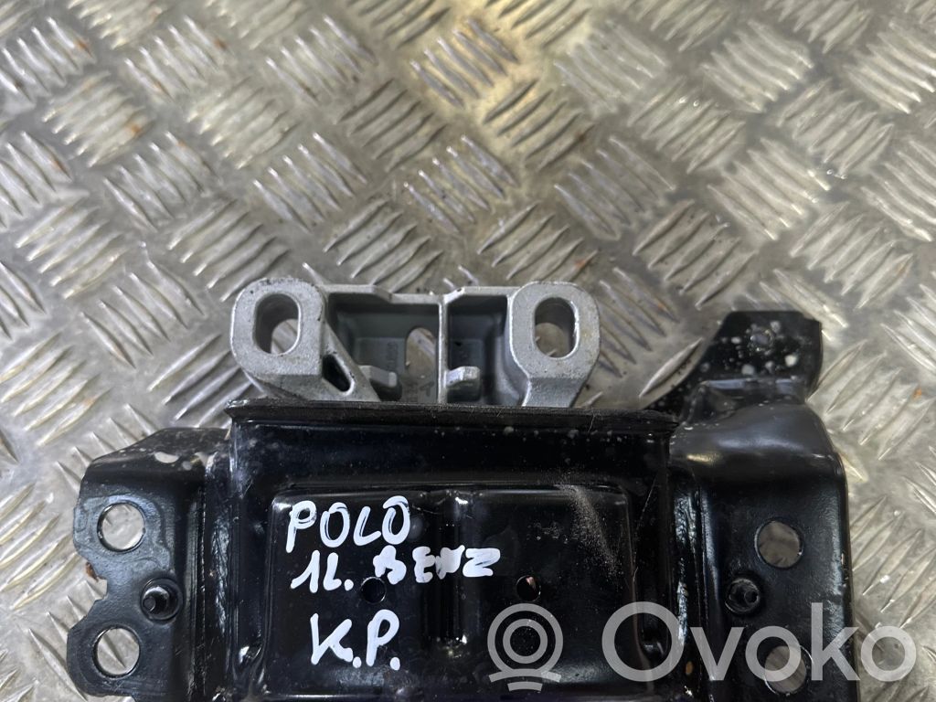 Volkswagen Polo VI Engine mount bracket 