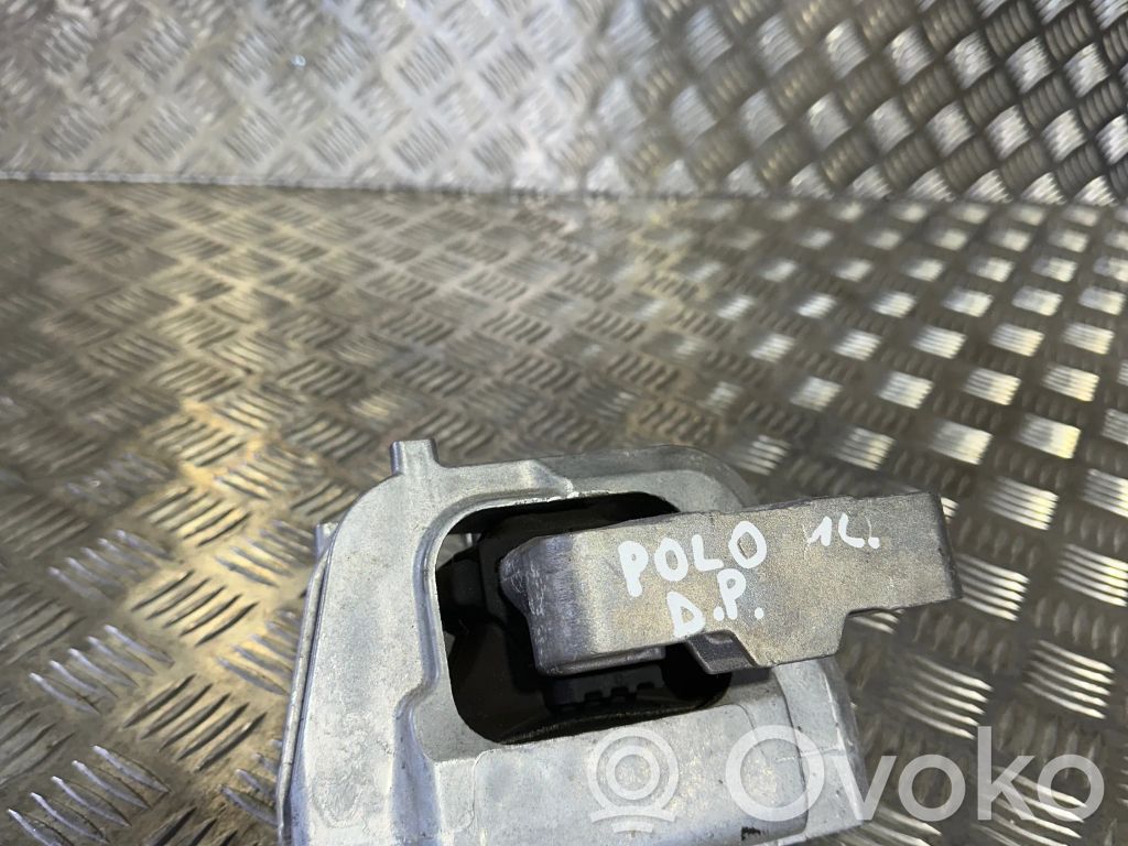 Volkswagen Polo VI Engine mount bracket 