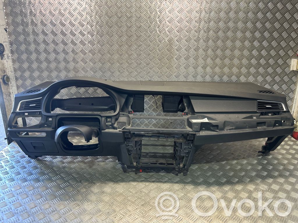 BMW 5 GT F07 Panelis 