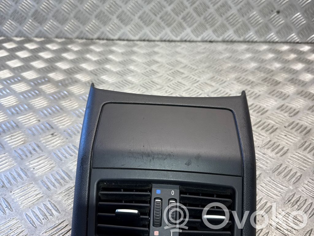 BMW 3 E90 E91 Oro grotelės gale 