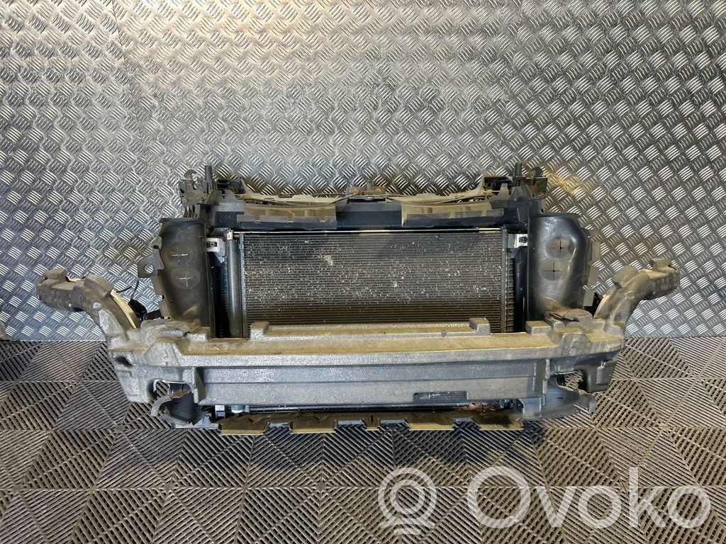 Audi Q7 4M Pas przedni 