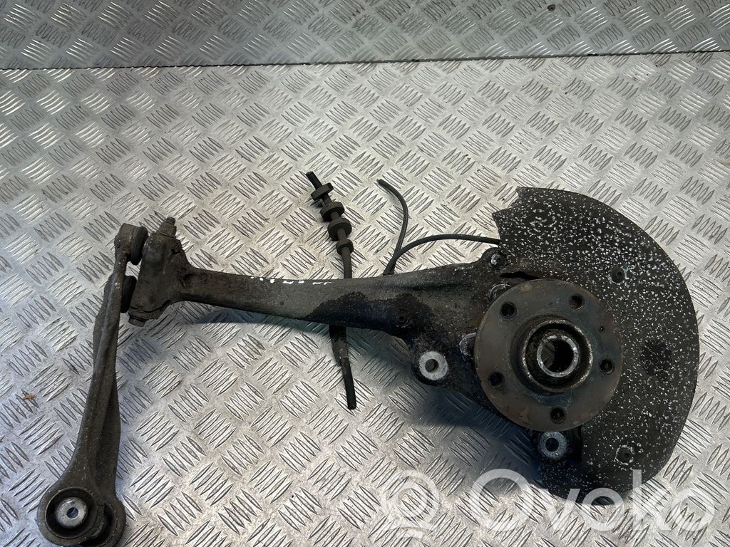 Audi A4 S4 B8 8K Priekinė stebulė 