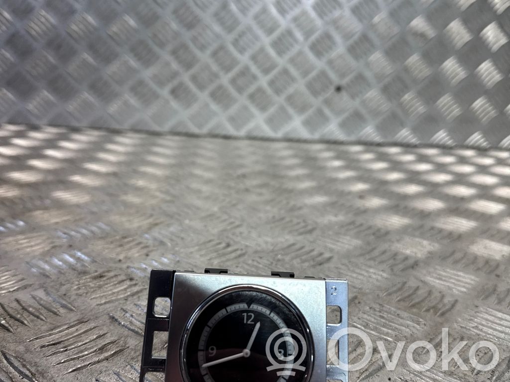 Volkswagen PASSAT CC Clock 