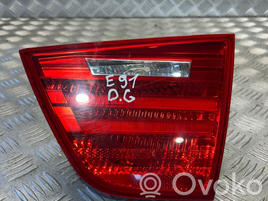 BMW 3 E90 E91 Aizmugurējais lukturis pārsegā 