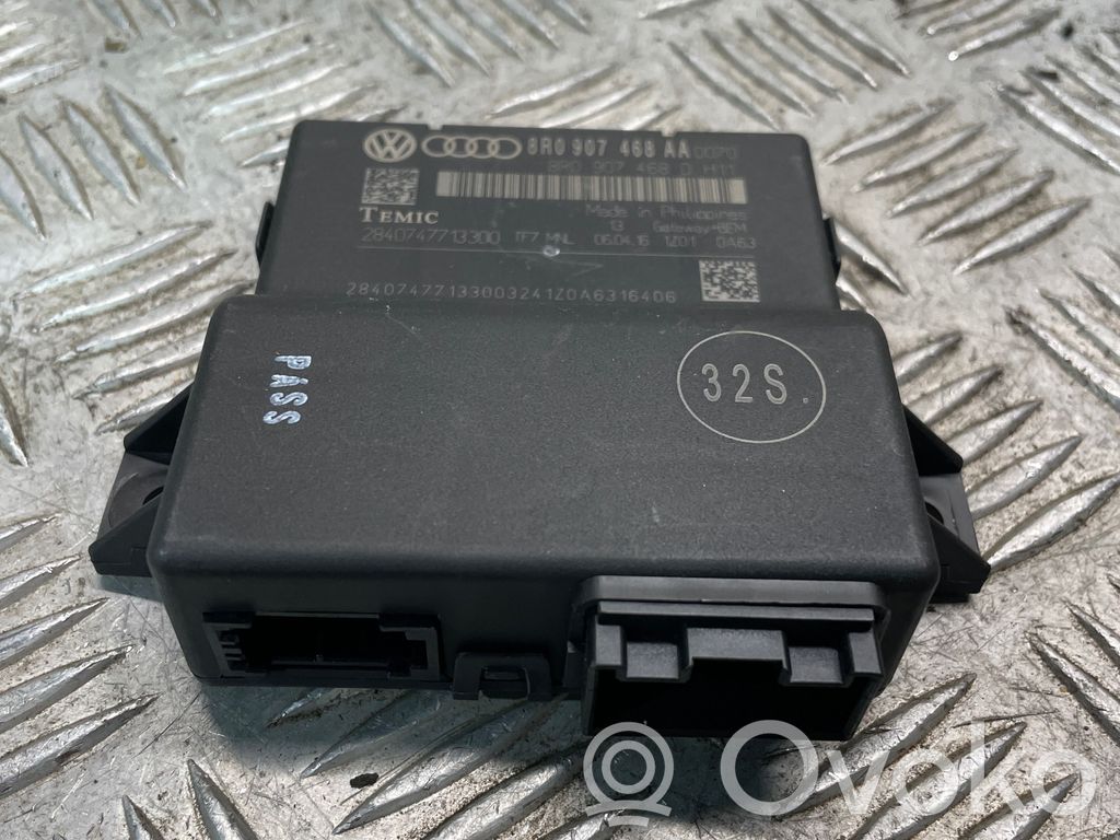Audi A5 8T 8F Gateway control module 