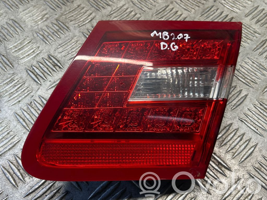 Mercedes-Benz E C207 W207 Lampy tylnej klapy bagażnika 