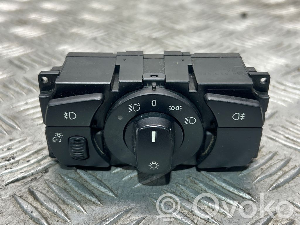Light switch   6925288