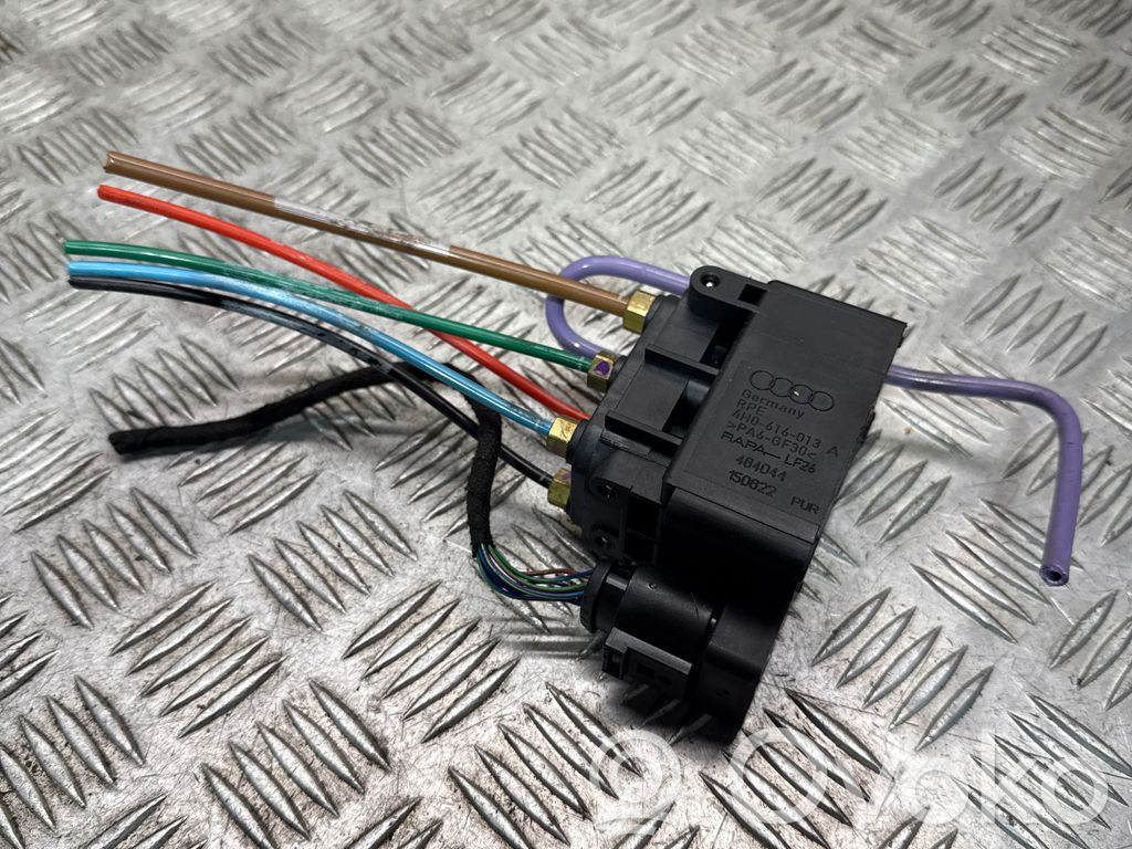 Audi A7 S7 4G Rozdzielacz / Blok zaworowy zawieszenia pneumatycznego osi tylnej 