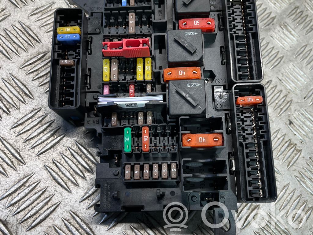 BMW 2 F45 Saugiklių blokas 