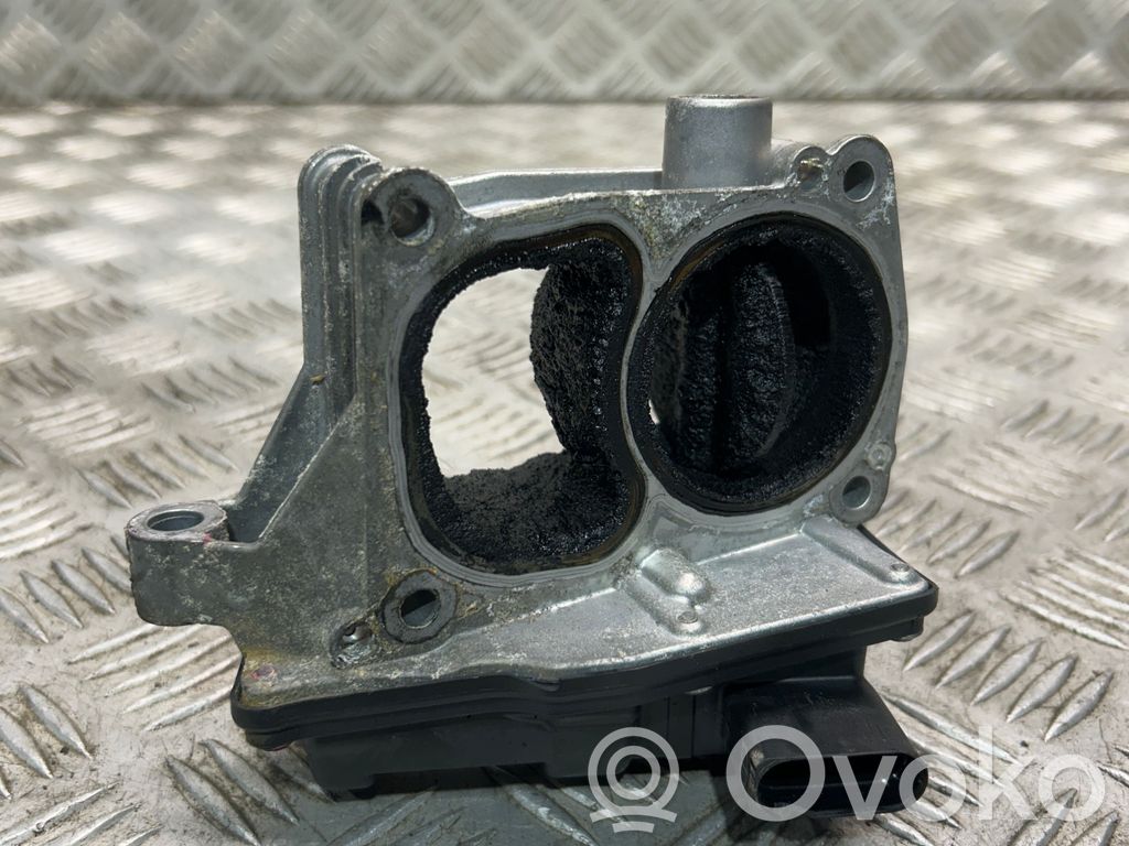 Audi A4 S4 B9 Droselinė sklendė 