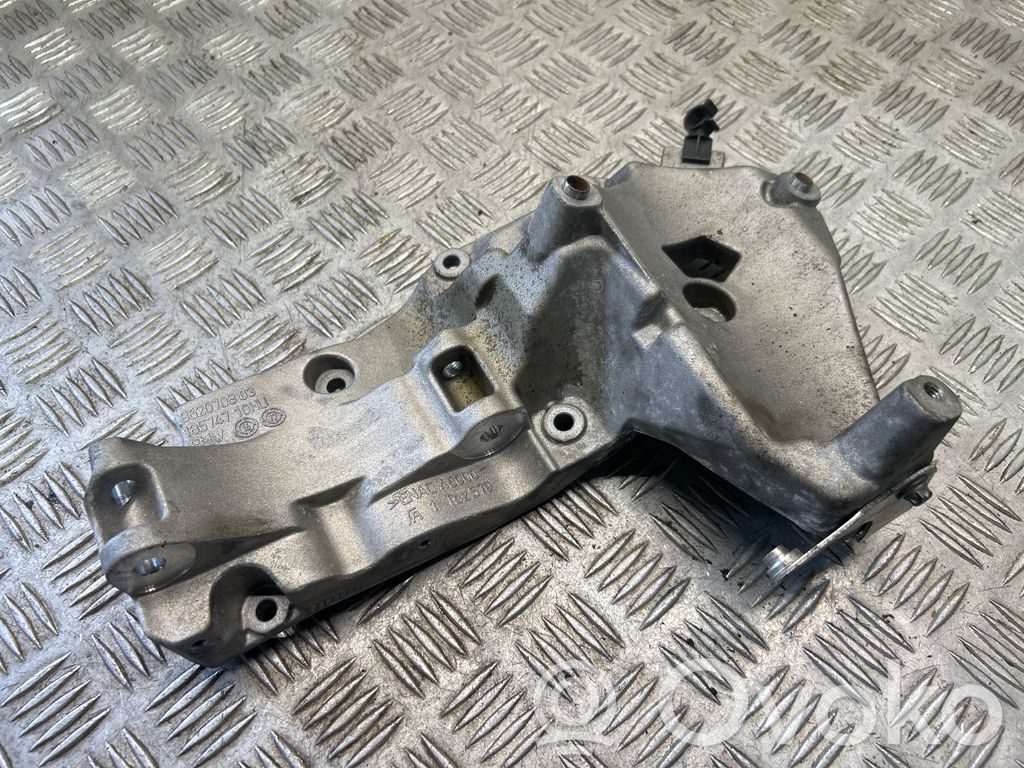 BMW 2 F45 Generator/alternator bracket 
