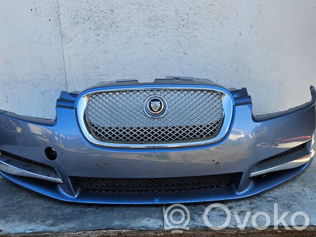 Jaguar XF Parachoques delantero 