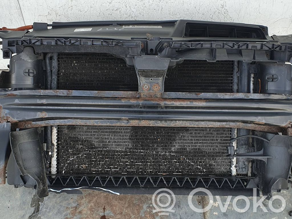 Volkswagen Scirocco Pas przedni 