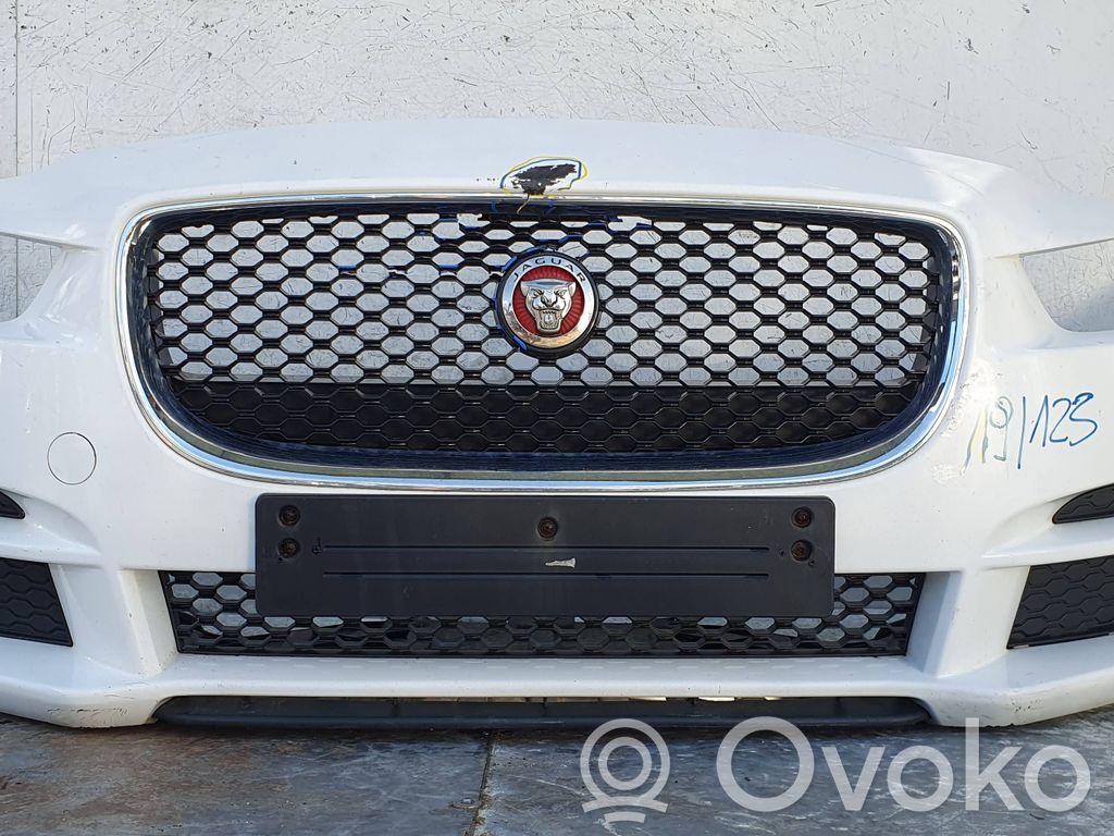 Jaguar XE Parachoques delantero 